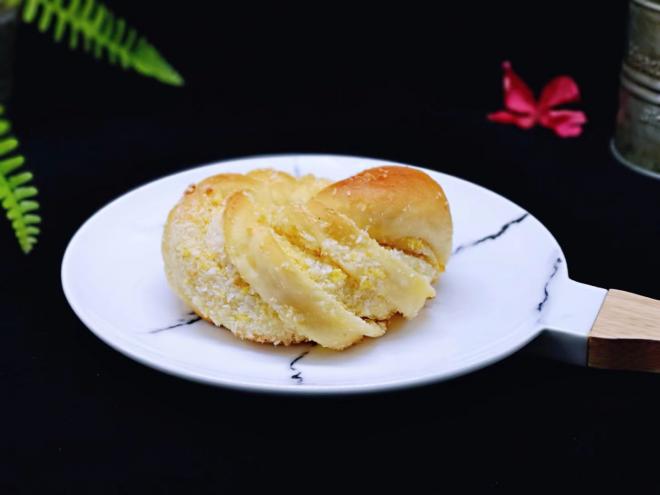 火龙果椰蓉面包