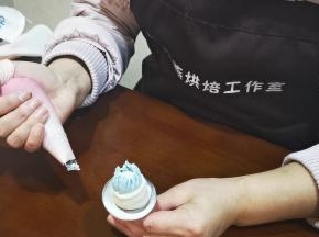 惠尔通123号花嘴，在花桩是上下，上下的抖上一圈