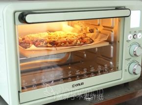 送入烤箱，上下火230℃，烘烤8分钟。