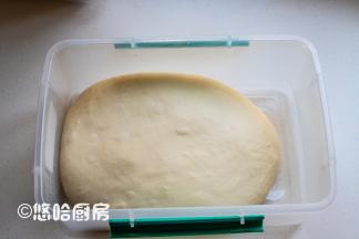 发酵到位的面团，一发的时间差不多接近2个小时。
