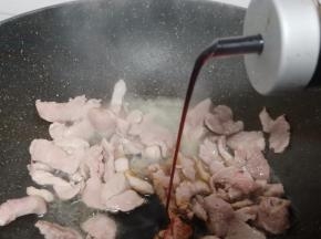 加少许的生抽调味。