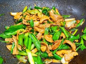 翻炒均匀即刻起锅。