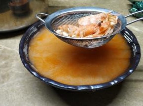 熬好后过滤汤汁