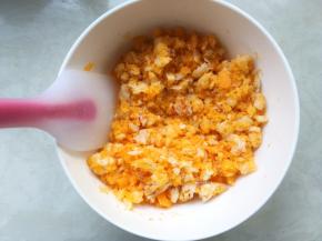 跟红虾一起搅拌均匀
