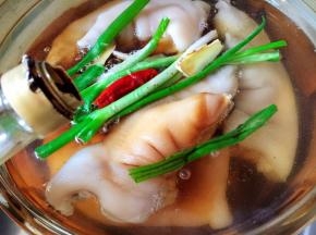倒入老抽