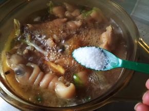 煮半小时后放盐