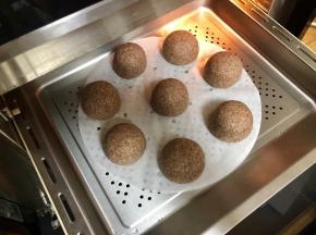 发至1.5倍大，轻按表面缓慢回弹即可。蒸箱100度蒸15分钟，焖3分钟开箱门。用蒸锅的话，大火蒸15分钟，焖3分钟揭盖。