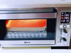 上下管170度烤15分钟。（时间及温度仅供参考，具体根据自家烤箱性能另定） 