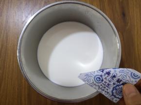 5、加入酸奶菌。