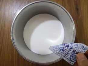 5、加入酸奶菌。