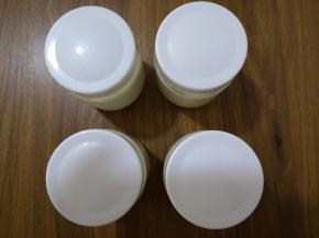 8、盖上瓶盖，拧紧。