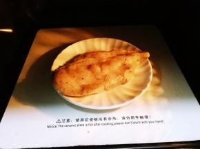 放入微波炉高火加热一分钟