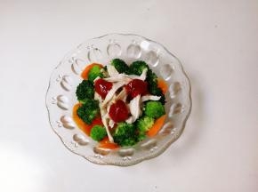 挤上番茄沙司