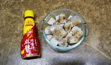 萝卜糕切粒备用（不用切太小粒哦）
