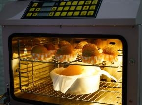 醒发至面团二倍之大，然后选择145度烤制30分钟就可以。