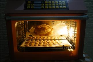 入烤箱155度烤20分钟就可以。