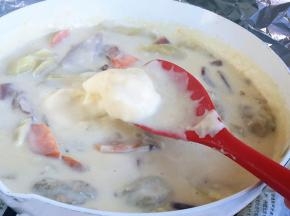 最后加入淡奶油，搅拌均匀，关火