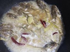 继续焖煮