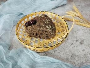 冷却脱模就可以切块啦，很松软的发糕