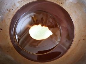 加入玉米油拌匀