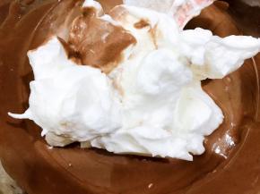 再取剩余蛋白的一半翻拌均匀