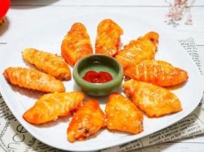 出炉撒些白芝麻，摆盘配上番茄酱蘸着吃。