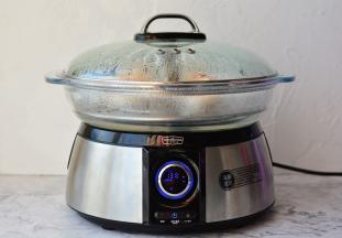 用盖子把拓璞电蒸锅盖上，拓璞电蒸锅用1380度蒸10分钟，