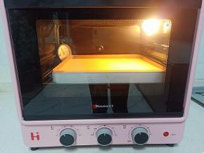 送入预热好的烤箱150度烤20分钟