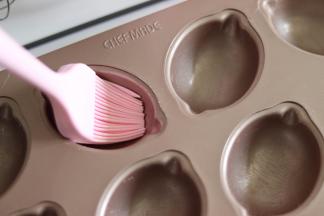 模具用到学厨的柠檬12连模，涂一层薄薄的黄油，会完美脱模。