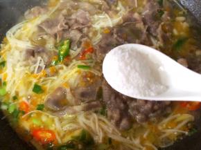 放金针菇肥牛卷加1g盐