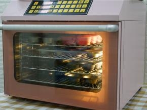 这个时候就可以将要用的模具洗好，入风炉里烘至干备用。