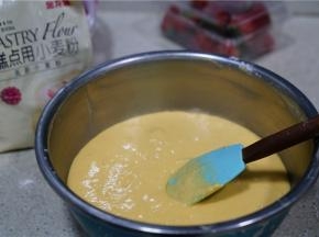 如图就是拌好的状态，无干粉状，朋友们拌面糊的时候要注意，不要打圈圈。