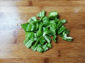 泡椒去籽切成小块