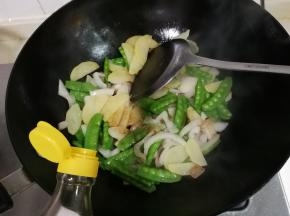 放入半勺醋