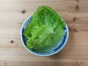 生菜洗净沥掉水