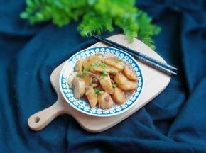 带着肉香的粉粉面面的茨菇非常好吃