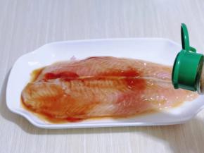 再撒上十三香。