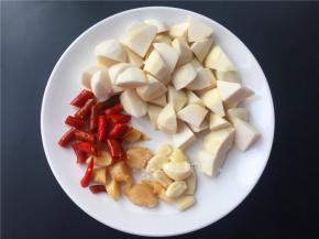 将配菜切成如图所示。