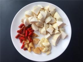 将配菜切成如图所示。