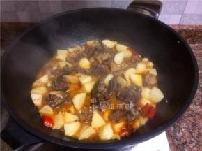 煮至汤汁浓稠即可出锅。