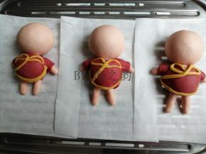 把做好的身体部位，粘在头部