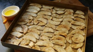 杏鲍菇均匀的摆放