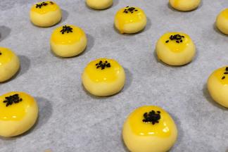 撒上少许黑芝麻。