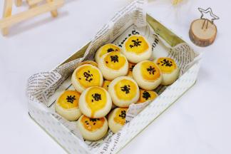 夹着蜜红豆，吃得很过瘾。