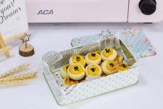 酥的掉渣渣的红豆一口酥就制作完成了。