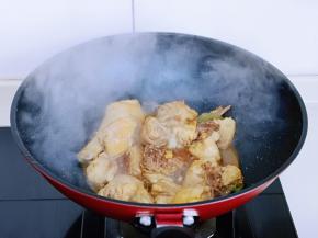 依然小火翻炒均匀。