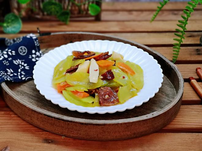 莴苣腊肠什锦小炒