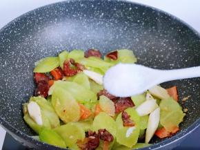 按个人口味加入食用盐。