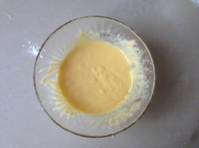 用手动打蛋器划Z字型拌匀，不见干粉即可