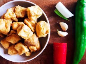 准备食材，冲洗干净沥干水分。